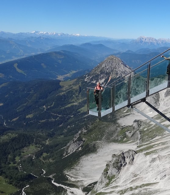 Traumwetter bei Temperaturen, die die Badebetreiber in diesem Sommer sicherlich gerne öfter gehabt hätten, durfte ich die Bergwelt rund um den Dachstein erkunden - kein Wölkchen trübte mein sportliches Vergnügen