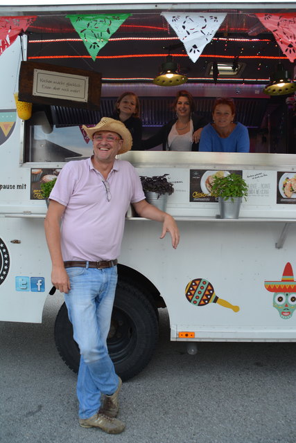 Familie Kroiss bringt mit ihrem Food Truck "Mucho Gusto" mexikanische Köstlichkeiten unter die Leute. | Foto: Evelyn Baier