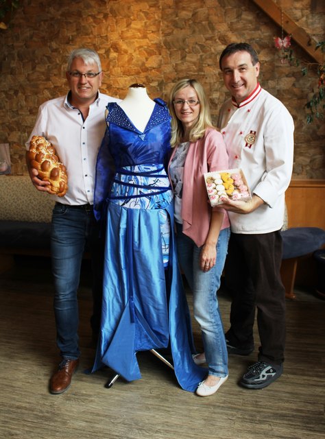Lebkuchen, Mehlspeisen, Dinkel-Köstlichkeiten und südburgenländische Hausmannskost begleiten den modischen Abend im Kastell Stegersbach.