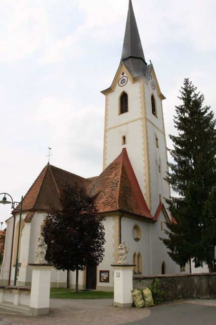 Die Hitzendorfer Pfarrkirche trägt den Namen „Maria zu den drei Feichten“, der Name leitet sich von drei Fichten ab.