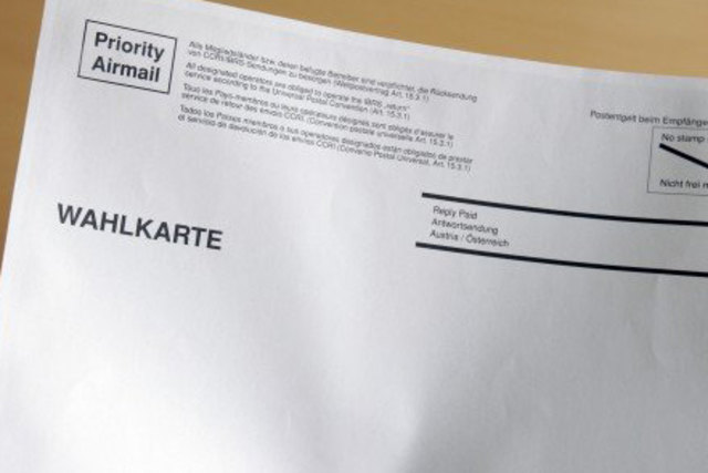 Achtung: Das Kuvert ihrer Wahlkarte könnte beschädigt sein. Die Bezirksvorstehung tauscht das fehlerhafte Kuvert aus.
