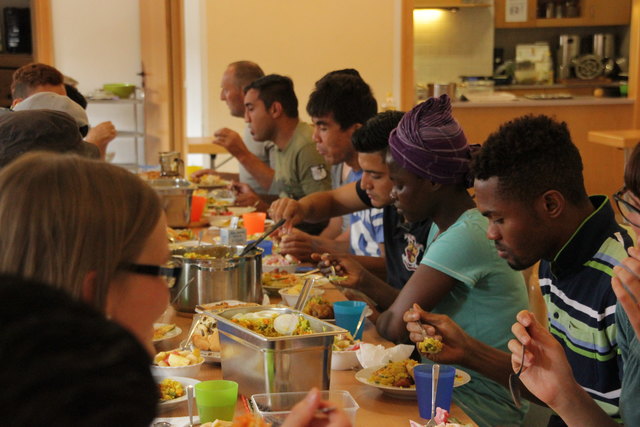 Gemeinsames Kochen mit den Flüchtlingen in Waldneukirchen war für alle sehr bereichernd und ein Genuss