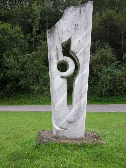 Herbert Unterbergers Skulptur an der Schwaiger Draubrücke.