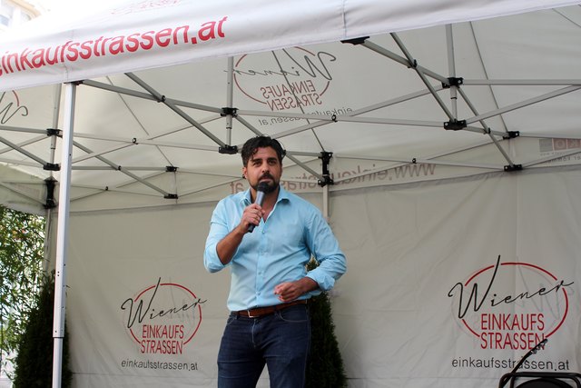 Sieger Walid Azak bei seinem Auftritt