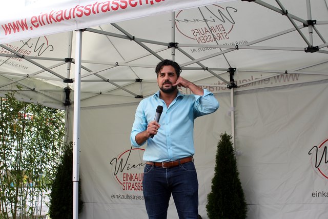 Sieger Walid Azak bei seinem Auftritt