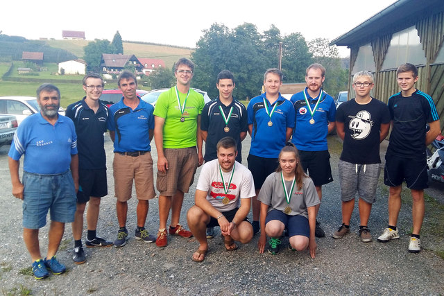 Michi Krenn und Simone Freiding (hockend) waren beim Rassacher Duo-Cup eine Klasse für sich. | Foto: Franz Krainer