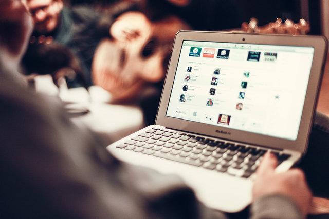 Bitmovin wurde im Jahr 2013 gegründet und bietet den schnellsten Cloud-Encoding Service sowie einen auf HTML5 basierten Video Player. | Foto: pexels