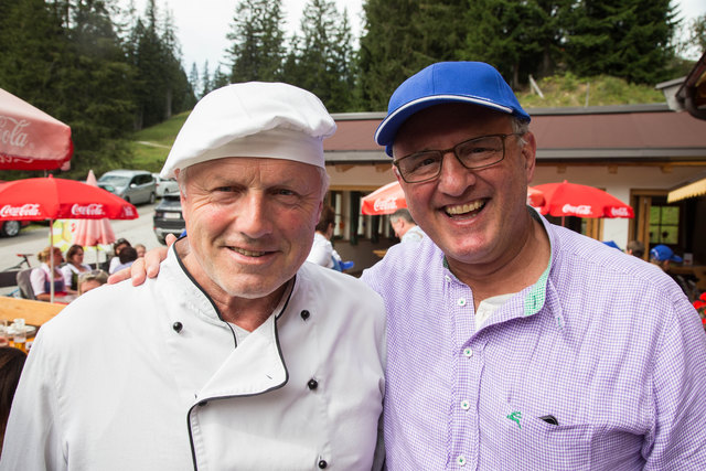 Salzburger Adventsingen: Generationentreffen unserer Hirten auf der idyllische Loferer-Alm Foto: Neumayr/MMV 4.9.2016 SOderkaser WIrt Georg Dürnberger und Hans Köhl