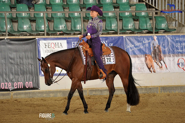 Jennifer Schranz mit perfektem Sitz im Bewerb | Foto: Figure8