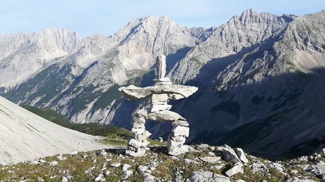 Das schöne Steinmandel wurde von Hölbling Hans aus Thaur beim Aufstieg zur Rumer Spitze am Kreuzjoch in Thaur entdeckt.
Im Hintergrund zu sehen die Pfeisalm und das Karwendel. | Foto: Hölbling