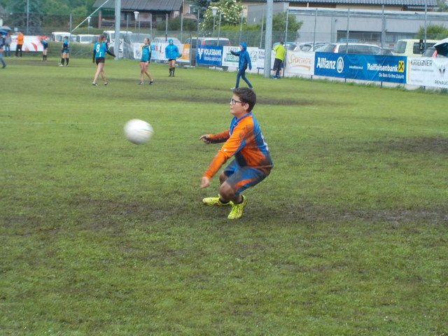 Beck Manuel beim Faustball spielen. | Foto: privat