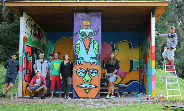 Graffiti-Künstler Andreas Rosenthal zeigte den Jugendlichen das Sprühen.