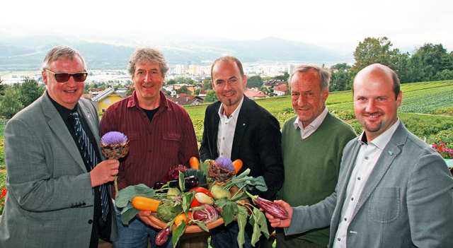 Karl Ischia (WK-Berufsgruppensprecher Sparte Handel), Alfred Unmann (LK- Gemüsebaureferent), LK-Präsident Josef Hechenberger, Josef Schirmer (Obmann Tiroler Gemüsebauern) und Martin Witting (Handelshaus Wedl), v.l.