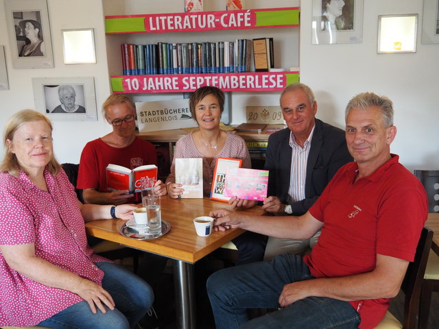Stadtbücherei - Inge Pröglhöf, Mag. Wolfgang Kühn, Kulturstadträtin Mag. Brigitte Reiter, Geschäftsführer der Kultur Langenlois GmbH Ing. Robert Stadler, Cafe&Wein - Kurt Fuchsberger