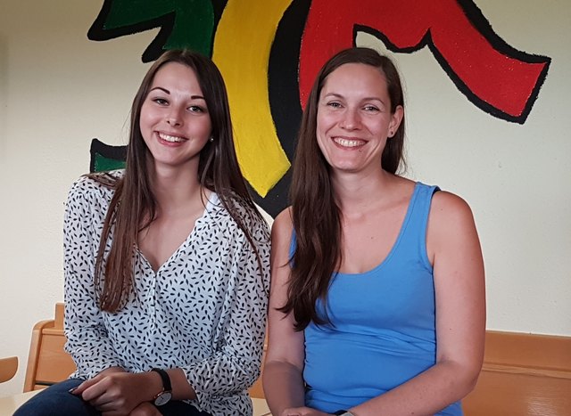 Bettina Fahrafellner und Nadine Huber freuen sich auf viele Besucher am kommenden Freitag.