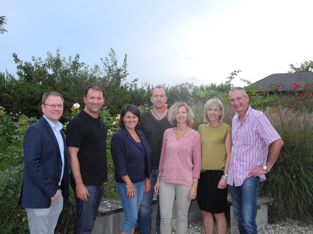 Franz Aigner - Obmann der Region Wagram, Bernhard Schröder - Geschäftsführer der Donau Niederösterreich Tourismus GmbH, Sabine Schwinn - Regionalbetreuerin der Donau NÖ Tourismus GmbH, Gartenfestwochen-Initiator Xandl Schmidhammer, Karin Rinderhofer - Gruppenleiterin Stadtmarketing Tulln, Agnes Feigl - Projektkoordinatorin im Auftrag der Donau NÖ Tourismus GmbH,  Bgm. Rudolf Friewald. | Foto: Donau NÖ GmbH