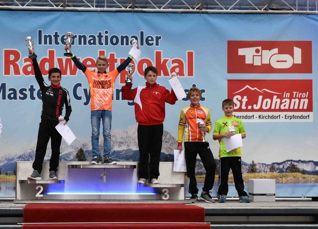 David Preyler (Dritter von rechts) aus Purgstall landete beim 48. Internationalen Radweltpokal in St. Johann in Tirol auf dem vierten Platz.