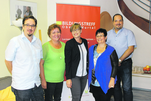 Angebote zum Thema Basisbildung präsentierten Christian Füller (VHS), Irina Ehgartner (Bildungstreff), Elke Spekner-Florian (Urania), Andrea Hartleben (Bildungsberatung) und Ali Ocak (Verein Zebra). Foto: Leitner