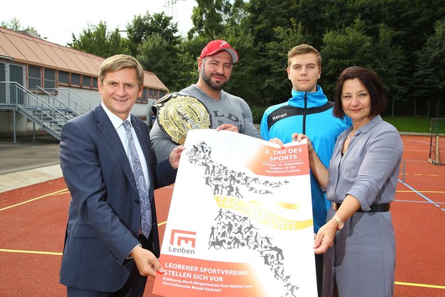 Bürgermeister Kurt Wallner, Wrestling-Weltmeister Chris Raaber, Handball-Nationalteamspieler Sebastian Spendier,  Sportreferentin Margit Keshmiri (v.l.). | Foto: Freisinger