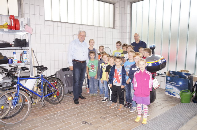 Einer der letzten Ferienpass-Programmpunkte dieses Sommers war der Besuch der PI Fürstenfeld.