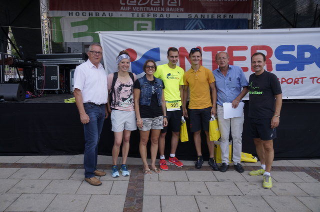 Siegerehrung: Bgm. Rupert Fleischhacker (l.), Bernd Baronigg und Hans Prenner gratulierten den Schnellsten (v.r.)
