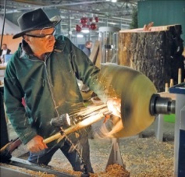 Drechsler und Holzkünstler in Aktion – zu sehen beim Holzsymposium am 17. und 18. September am Hödnerhof.
