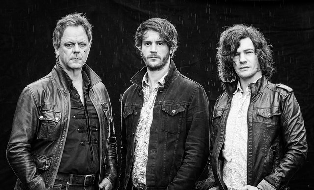 Bassist Tim Smith, sein Sohn Kurtis Smith am Schlagzeug und Gitarrist Jason Barwick haben als The Brew gemeinsam schon sechs Alben herausgebracht.