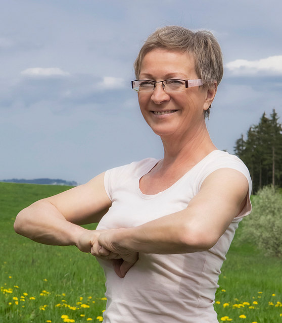 Für Wyda sind eine Gymnastikmatte und lockere Trainingskleidung erforderlich.
