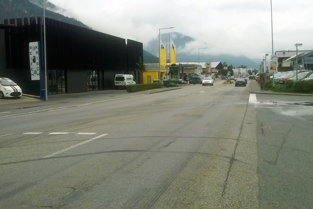 Die schadhafte Straße zwischen Forstinger und Hofer wird ab kommender Woche erneuert. | Foto: Land Tirol