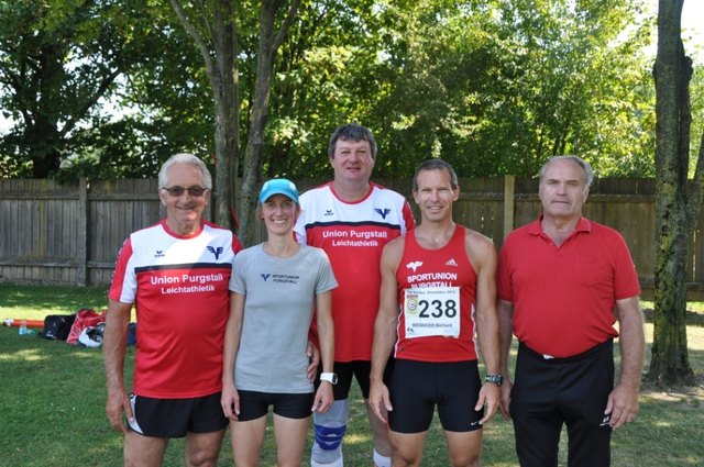 Die Leichtathletik-Masters Walter Mittendorfer, Andrea Kovàcs, Franz Kastenberger, Richard Wiesinger und Karl Frais von der Union Purgstall freuen sich über ihre Erfolge in Amstetten.