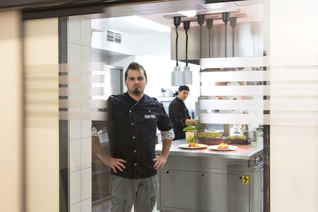 Daniel Hutsteiner, Küchenchef im Gesundheitshotel Gugerbauer, nimmt erneut an einem Kochwettbewerb teil.