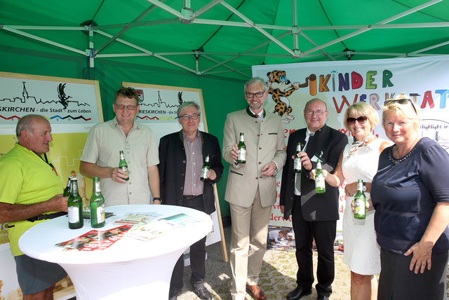 v.l.: Manfred Holzinger, Bauhofpolier, Alois Rumpfhuber, MA Peter Neuwirth, Landesrat Mag. Michael Strugl, Bürgermeister Franz Hofer, Bürgermeisterin Maria Pachner, GF Stadtmarketing Lilli Brauneis