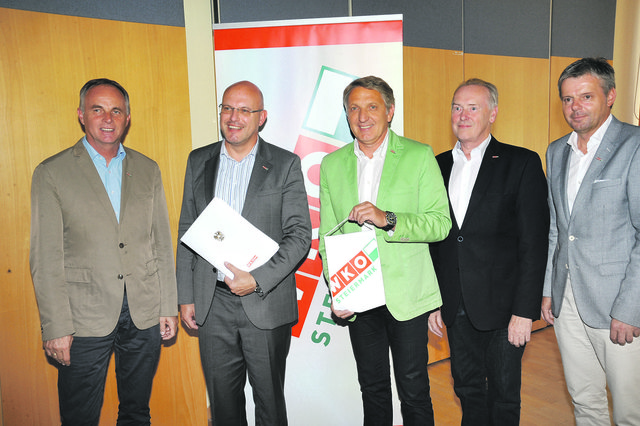 Präsentation der Wirtschaftskammer: Karl Schmidhofer, Norbert Steinwidder, Präsident Josef Herk, Hans-Peter Wimmer und Michael Gassner (v. l.). | Foto: Waldhuber