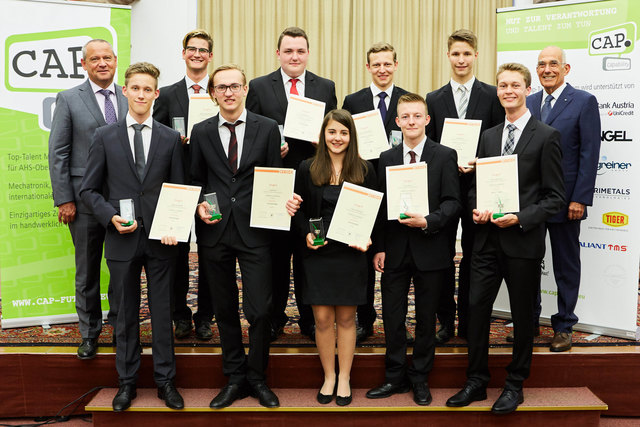 v.l. Wolfgang Stanek, Maximilian Mühleder (Aloisianum Linz), Niklas Baumgartner (Aloisianum Linz), Jakob Herbst (Brucknergym. Wels), Florian Pleiner (Europagym. Linz), Barbara Rosenberger (Akad. Gym. Linz), Maximilian Doppelbauer (Schauergym. Wels), Niklas Gruber (Hamerling Linz), Rudolph Ring (Akad. Gym. Linz), Fabian Posch (Aloisianum Linz), Ludwig Szinicz