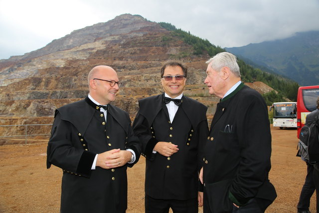 Zentrum am Berg: Robert Galler, Departmentleiter der Montanuniversität Leoben, Rektor Wilfried Eichlseder, Uniratsvorsitzender Hannes Androsch.