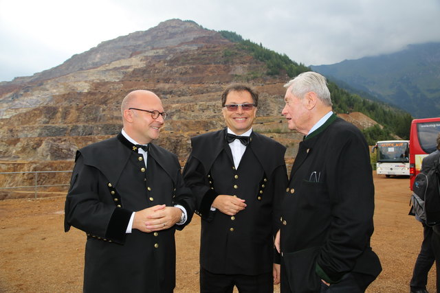 Zentrum am Berg: Robert Galler, Departmentleiter der Montanuniversität Leoben, Rektor Wilfried Eichlseder, Uniratsvorsitzender Hannes Androsch. | Foto: Freisinger/Armin Russold