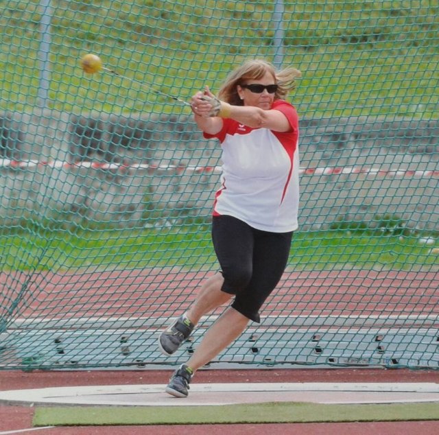 Paradewerferin Sabina Plammer.