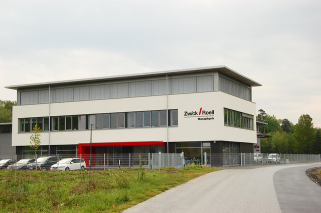 Die "Meßphysik" bezog heuer das neue, moderne Firmengebäude in der Burgauer Straße.