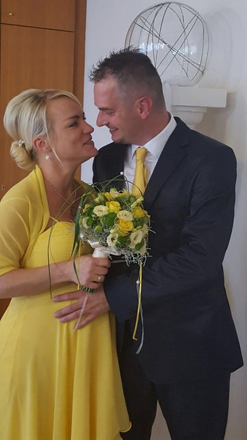 Bernd und Anita Stangl feierten Hochzeit. Nach 9 gemeinsamen Jahren sagten sie zueinander "Ja."