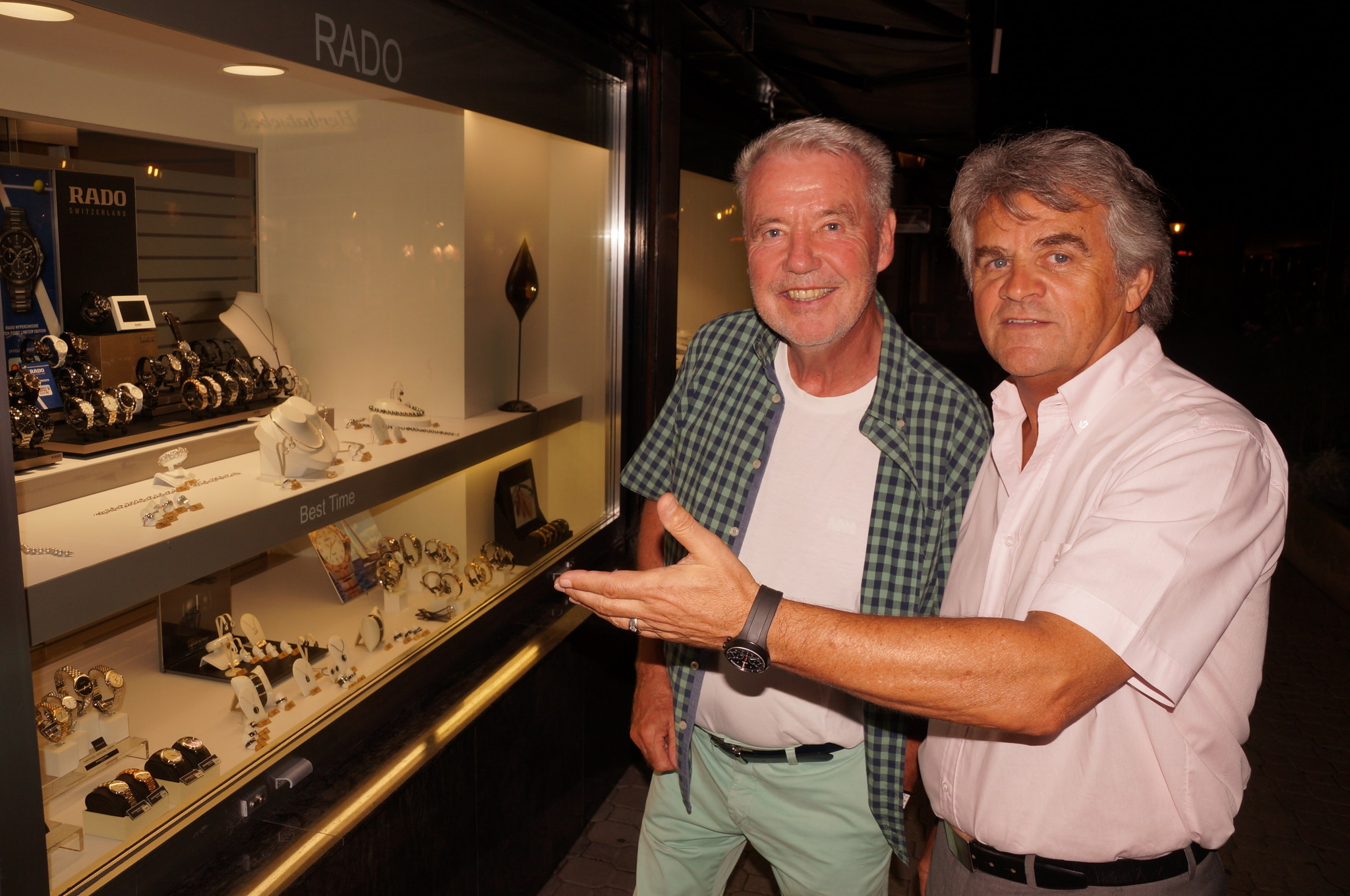 Das musste gefeiert werden: Juwelier Herbatschek in neuem Look - Wiener ...