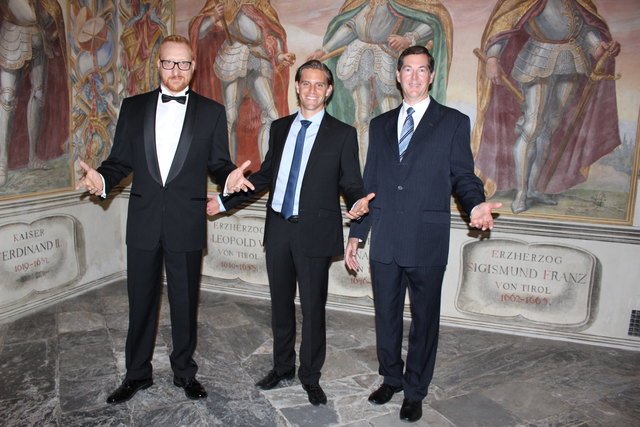 Die Musiker im oberen Kaiserzimmer (v.l.): Bass-Bariton Marc Kugel, Tenor Martin Mitterrutzner, Pianist John Groos