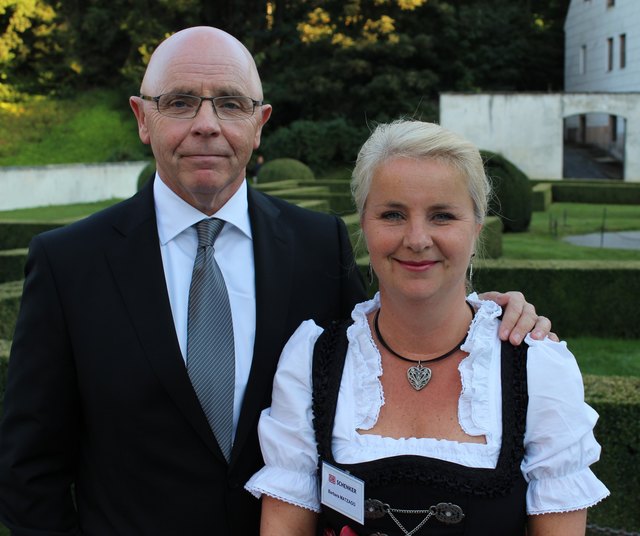 Der GF von DB Schenker, Manfred Zaletel, war stolz auf seine Organisatorin Barbara Matzagg, die Assistentin der Geschäftsleitung bei DB Schenker.