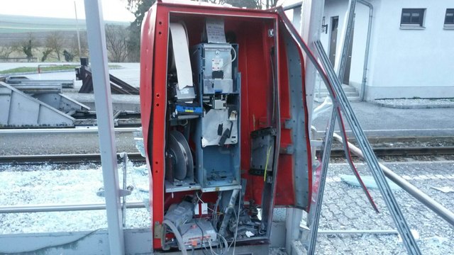 Massiven Sachschaden wurde durch die Sprengung am Bahnhof in Schwarzenau angerichtet.