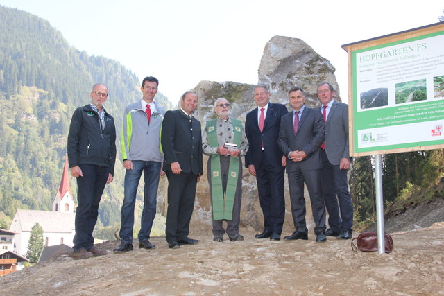 DI Albert Pichler (Osttiroler Gebietsbauleiter-Stv. WLV), DI Gebhard Walter (WLV Sektionsleiter-Stv. Tirol), LH-Stv. Josef Geisler, Pfarrer Walter Stifter, Minister DI Andrä Rupprechter, Bgm. Franz Hopfgartner und LA Hermann Kuenz (v.l.)