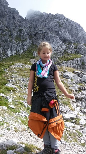 Kleine Bergsteigerin mit grossen Bergschuhen.... Annika geht gerne hoch hinauf