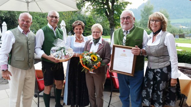 Von links: NATO General a.D. Wolf-Dieter Langheld, Bürgermeister Günther Mitterer mit Gattin Karin, Familie Bentmann und Frau Langheld. | Foto: TVB St. Johann Alpendorf