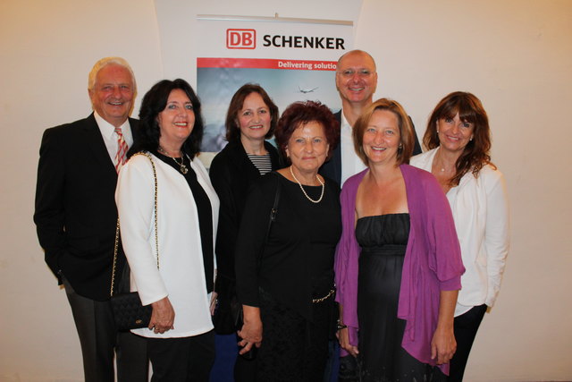 Die Gewinner des Bezirksblätter Gewinnspiels (v.l.): die Kaufmanns aus Inzing, Obholzer aus Mils, Buchmayer/Fuchs aus Absam und die Jabingers aus Ibk