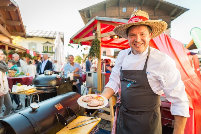 Den Almschein-Burger von Grillweltmeister Peter Erber gibt es am 20. 9. | Foto: Kitzbüheler Alpen