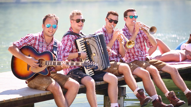 Stefan, Roland, Hubert und Bastian am Thiersee beim Videodreh