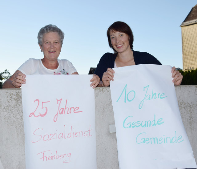 Sozialdienst-Leiterin Anna-Luise Oberpeilsteiner und Gesunde-Gemeinde Chefin Burgi Madl freuen sich, ihre Jubiläen gemeinsam am 17. September in der ASKÖ-Halle in Freinberg feiern zu dürfen.